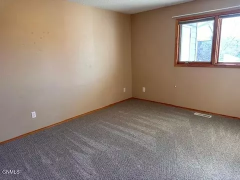 Bedroom - 1634 Mapleton Ave, Bismarck, ND 58503 photo 2 of 2