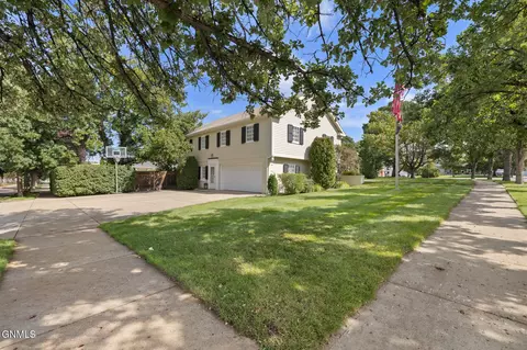 Exterior - 405 14th St E, Williston, ND 58801 photo 13 of 15