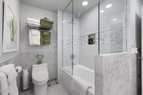 Bath - 405 14th St E, Williston, ND 58801 photo 4 of 5