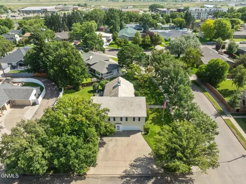 View/Area - 405 14th St E, Williston, ND 58801 photo 5 of 5