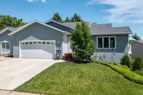 3851 Montreal St, Bismarck, ND 58503