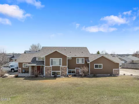 21172119 23rd St W, Williston, ND 58801