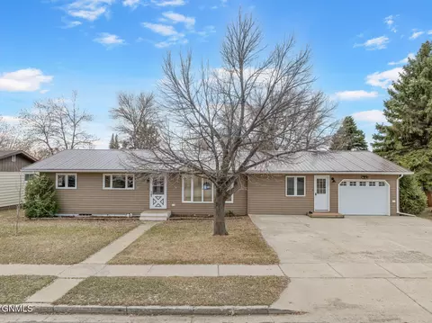 225 5th St NW, Tioga, ND 58852