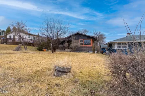 430 8th Ave NW, Valley City, ND 58072