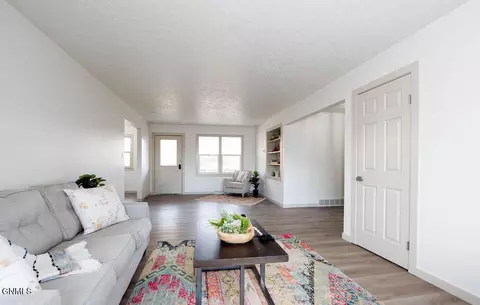 Living - 741 Empire Rd, Dickinson, ND 58601 photo 3 of 8