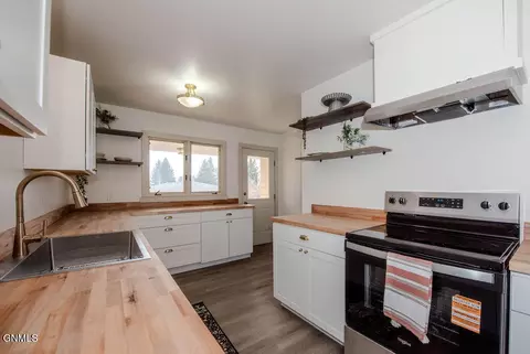 Kitchen - 741 Empire Rd, Dickinson, ND 58601 photo 3 of 5