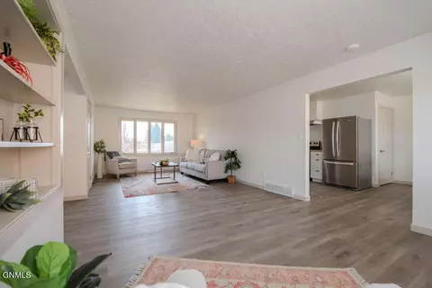 Living - 741 Empire Rd, Dickinson, ND 58601 photo 5 of 8