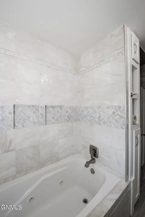 Bath - 741 Empire Rd, Dickinson, ND 58601 photo 3 of 5