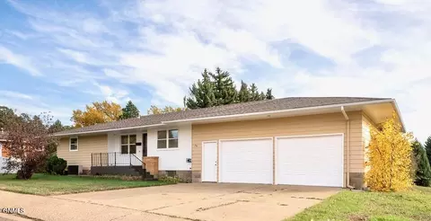 Exterior - 741 Empire Rd, Dickinson, ND 58601 photo 2 of 9