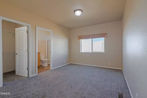 Bedroom - 12385 Rainbow Loop, Epping, ND 58843 photo 2 of 3