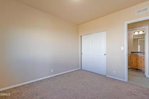 Bedroom - 12385 Rainbow Loop, Epping, ND 58843 photo 3 of 3