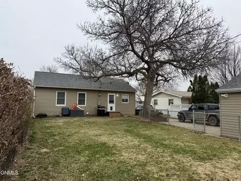 Exterior - 807 14th Ave W, Williston, ND 58801 photo 2 of 2