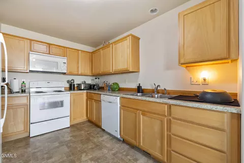 Kitchen - 816 Nighthawk Dr, Stanley, ND 58784 photo 1 of 1