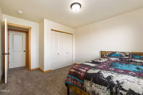 Bedroom - 816 Nighthawk Dr, Stanley, ND 58784 photo 5 of 5