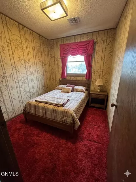 Bedroom - 1292 8th St SW, Dickinson, ND 58601 photo 3 of 5