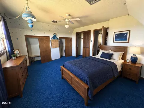 Bedroom - 1292 8th St SW, Dickinson, ND 58601 photo 4 of 5