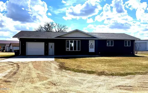 101 3rd St NE, Kulm, ND 58456