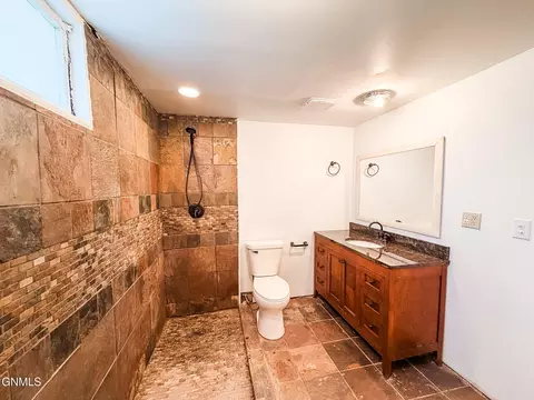 Bath - 706 9th Ave W, Williston, ND 58801 photo 4 of 4