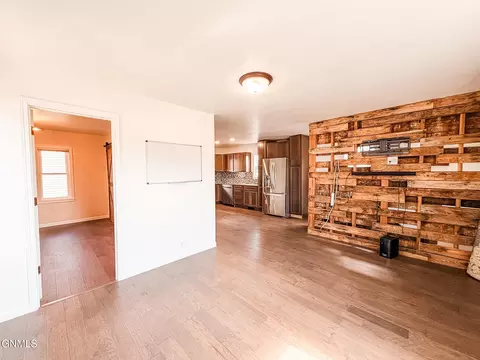 Living - 706 9th Ave W, Williston, ND 58801 photo 2 of 3
