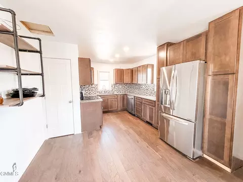 Kitchen - 706 9th Ave W, Williston, ND 58801 photo 4 of 6