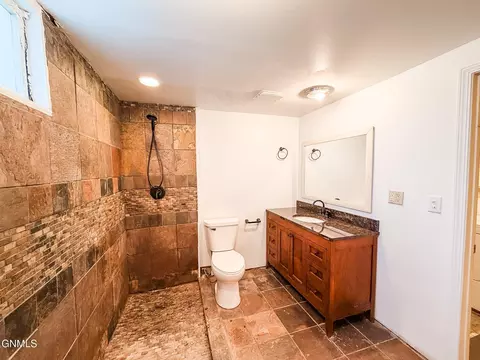 Bath - 706 9th Ave W, Williston, ND 58801 photo 3 of 4