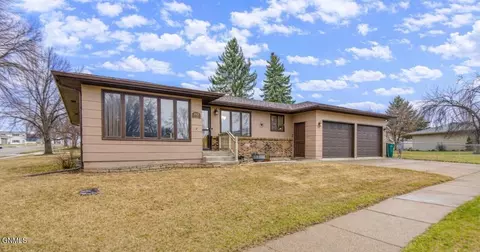 1913 Grant Dr, Bismarck, ND 58501