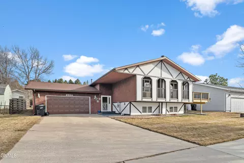 2924 Vancouver Ln, Bismarck, ND 58503
