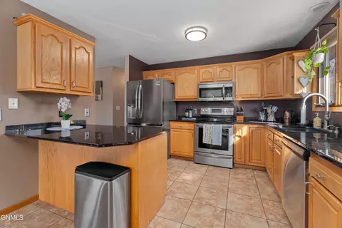 2924 Vancouver Ln, Bismarck, ND 58503