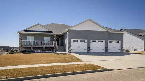 1903 Tule Ln, Bismarck, ND 58503