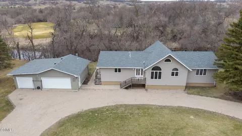 11618 35th St SE, Valley City, ND 58072