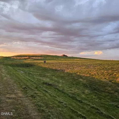 3486 Dakota Lp, Mandan, ND 58554 photo 2