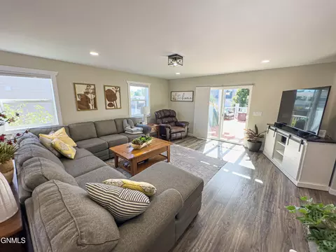 Living - 1817 25th St W, Williston, ND 58801 photo 3 of 6