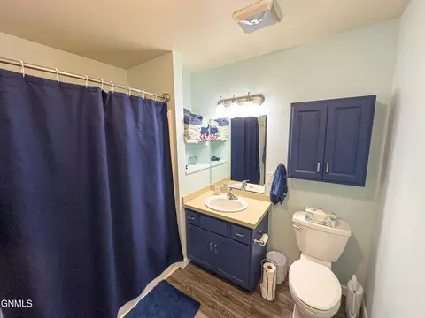 Bath - 1817 25th St W, Williston, ND 58801 photo 5 of 5