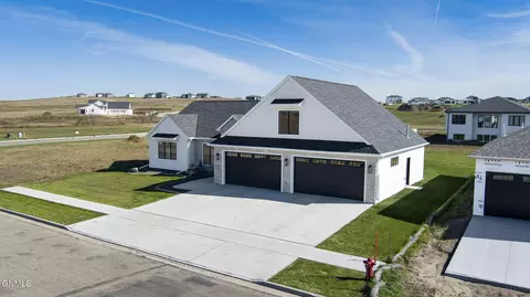 4113 Wrangler Ln, Bismarck, ND 58503