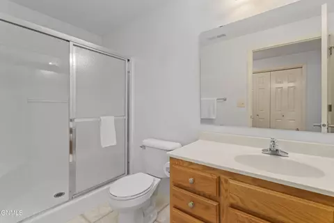 Bath - 321 E Calgary Ave, Bismarck, ND 58503 photo 3 of 3
