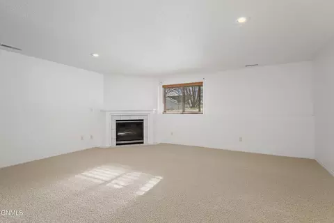 Living - 321 E Calgary Ave, Bismarck, ND 58503 photo 3 of 4