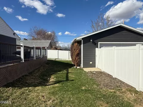 Exterior - 1620 1st Ave W, Williston, ND 58801 photo 8 of 9