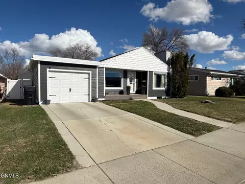 Exterior - 1620 1st Ave W, Williston, ND 58801 photo 2 of 9