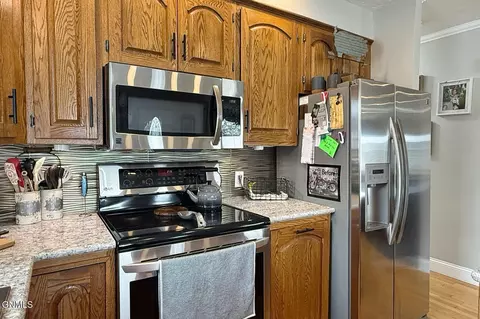 Kitchen - 1620 1st Ave W, Williston, ND 58801 photo 5 of 14