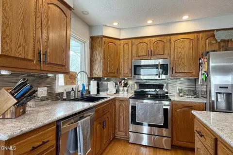 Kitchen - 1620 1st Ave W, Williston, ND 58801 photo 3 of 14