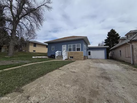 415 Court St, Flasher, ND 58535