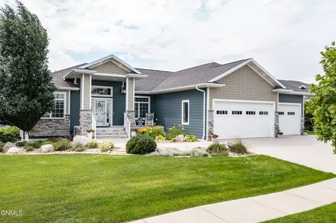 1013 Limited Ln, Bismarck, ND 58503