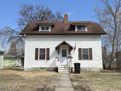 434 6th Ave NE, Valley City, ND 58072