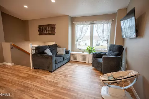 Living - 914 N 35th St, Bismarck, ND 58501 photo 1 of 2