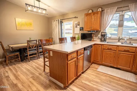 Kitchen - 914 N 35th St, Bismarck, ND 58501 photo 6 of 6