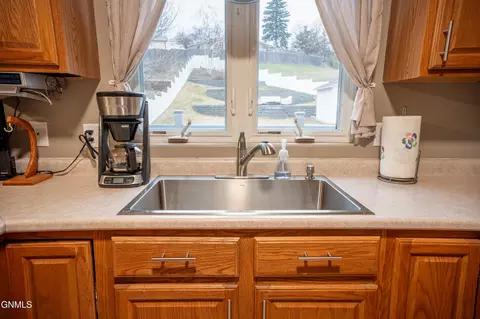 Kitchen - 914 N 35th St, Bismarck, ND 58501 photo 4 of 6