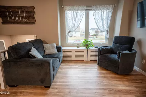 Living - 914 N 35th St, Bismarck, ND 58501 photo 2 of 2
