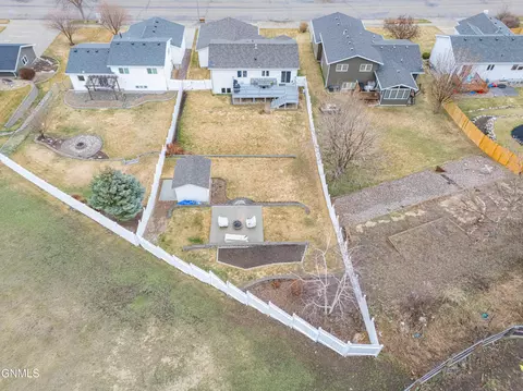 View/Area - 914 N 35th St, Bismarck, ND 58501 photo 5 of 6