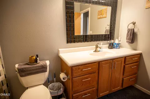 Bath - 914 N 35th St, Bismarck, ND 58501 photo 2 of 4