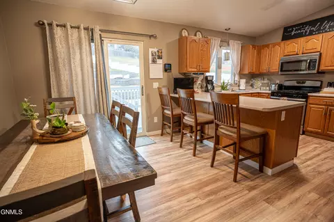 Dining - 914 N 35th St, Bismarck, ND 58501 photo 2 of 3